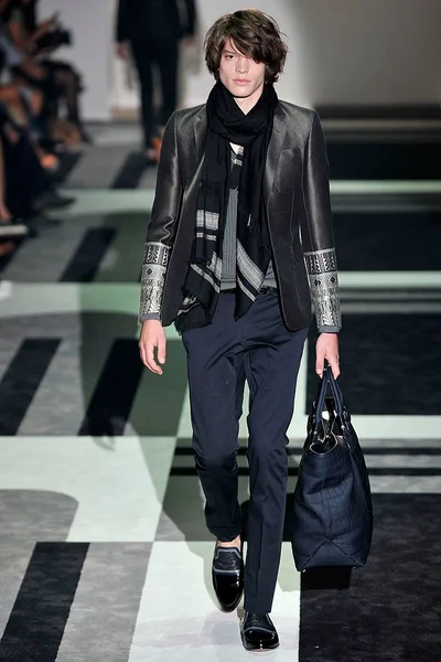 Look 32